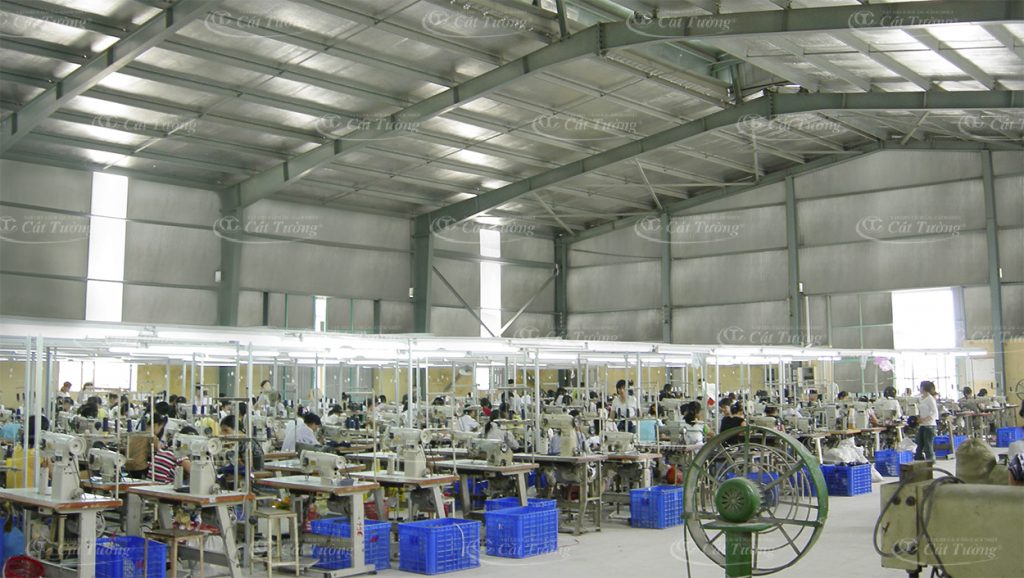 Ứng dụng tấm cách nhiệt chống nóng Cát Tường trong nhà xưởng