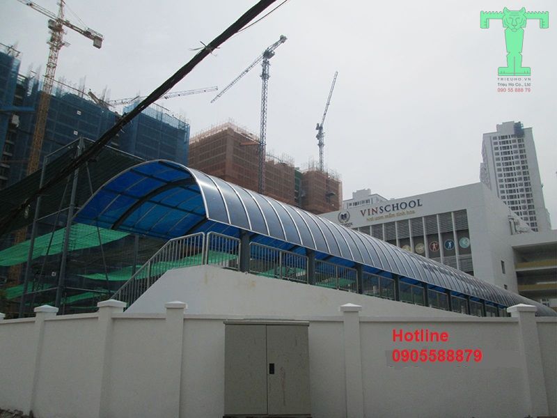 Mái cong sử dụng tấm Polycarbonate đặc ruột Mái cong sử dụng tấm Polycarbonate đặc ruột