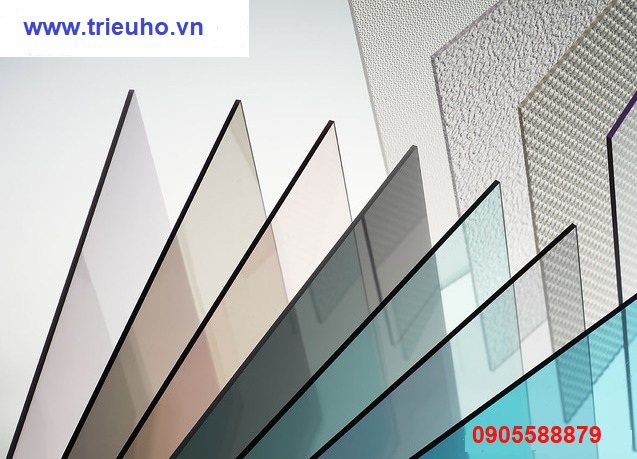 Ưu điểm tấm lấy sáng Polycarbonate so với kính cường lực Ưu điểm tấm lấy sáng Polycarbonate so với kính cường lực
