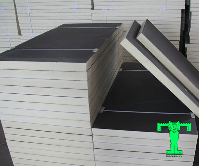 Tấm trần xốp PU có nhiều ưu điểm nên được ứng dụng trong nhiều công trình xây dựng Tấm trần xốp PU có nhiều ưu điểm nên được ứng dụng trong nhiều công trình xây dựng