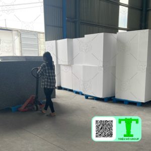 Sử dụng xe nâng chuyên dụng để tránh hư hại, biến dạng xốp EPS.