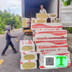 Triệu Hổ sử dụng phương tiện chuyên dụng phù hợp để vận chuyển Bông khoáng Rockwool trên toàn quốc.